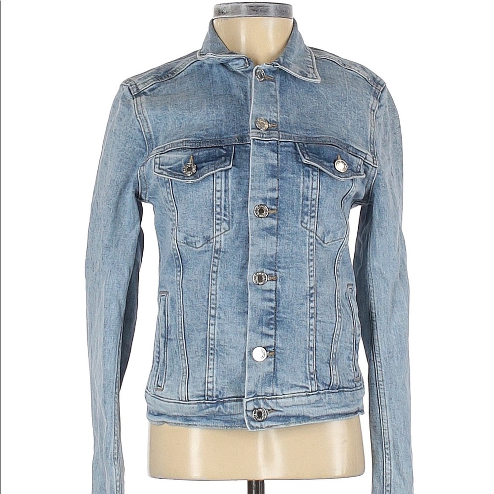H&M denim jacket. Size 8. Light washed denim.
